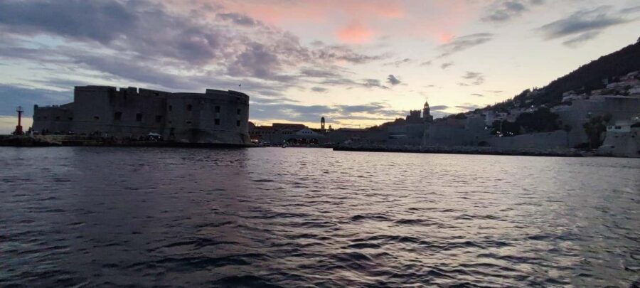 Glassboat sunset tour around Old Town & Caves in Dubrovnik - The glass-bottom part: what it’s good for (and what it isn’t)