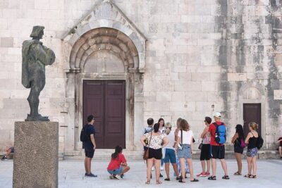 Group History Walking Tour in Zadar Old Town - Starting at Trg pet bunara: How the Route Gets You Oriented Fast