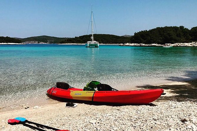 Guided kayaking tour to Pakleni islands - Why the guides make a real difference on the water
