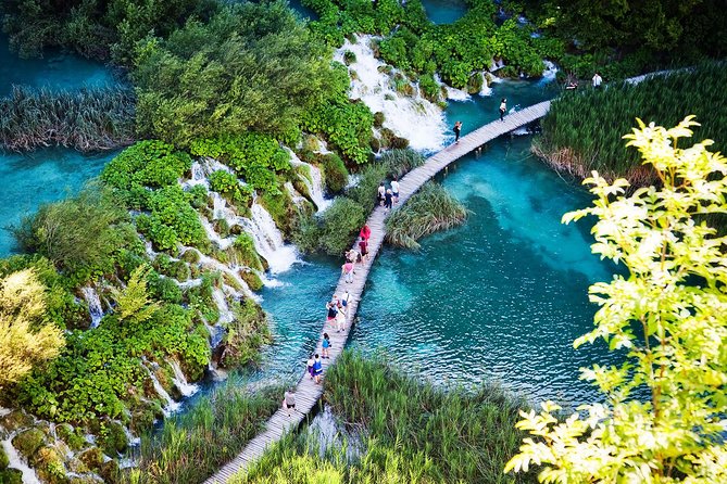 Guided transfer from Split to Zagreb with Plitvice Lakes stop - The drive north: comfort, duration, and how the day stays on track