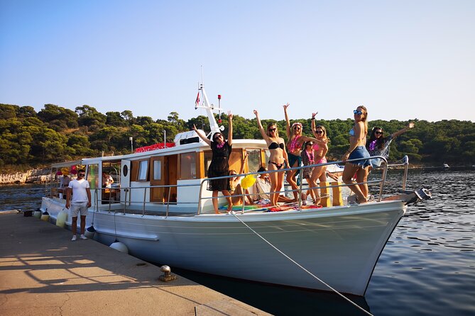 Half Day Private Group Boat Tour in Croatia - What makes the crew and snack matter on a boat day