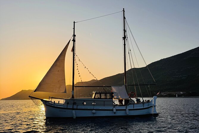HalfDay Traditional Boat Tour in Korčula Archipelago - What You Get Onboard: Snacks, Drinks, Towels, and Snorkel Gear