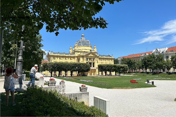 Historical & Cultural Walking Tour in Zagreb - Dolac market: why Zagreb still shops outdoors