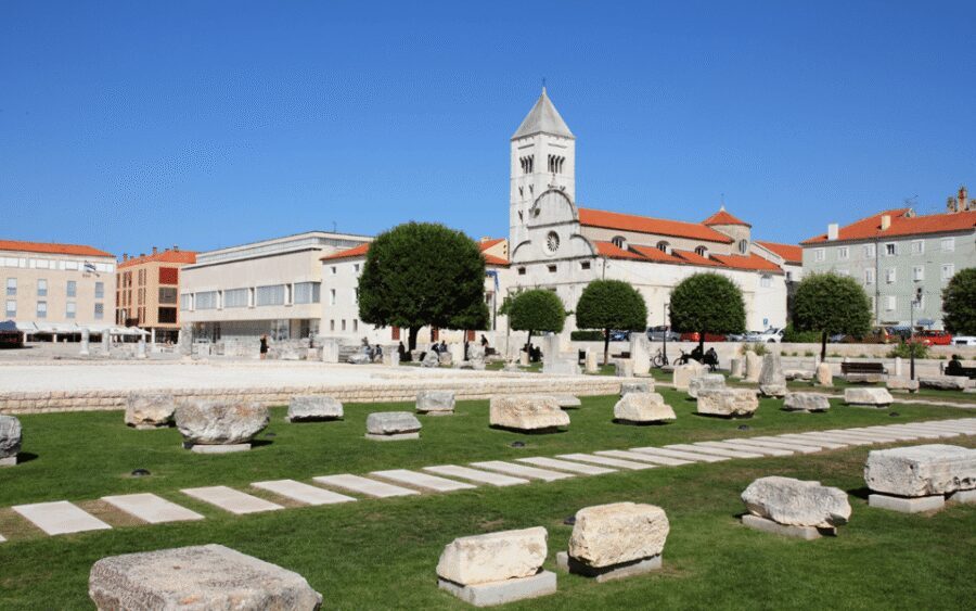 History Walking Group Tour in Old Center of Zadar - The 60-Minute Walk: A Clear Order of Stops