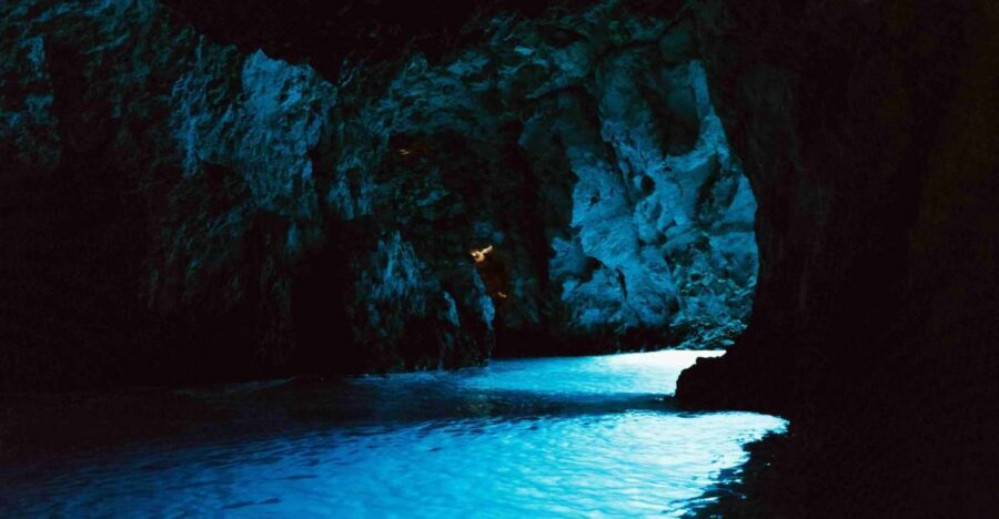 Hvar: Blue and Green Caves Boat Tour with Stiniva Beach - Key things I’d circle before you book