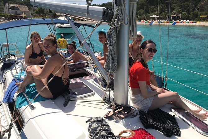 Hvar - Full Day Sail on a yacht - friendly skipper- small group - lunch optional - Pakleni Islands and Mlini: the best water time of the day