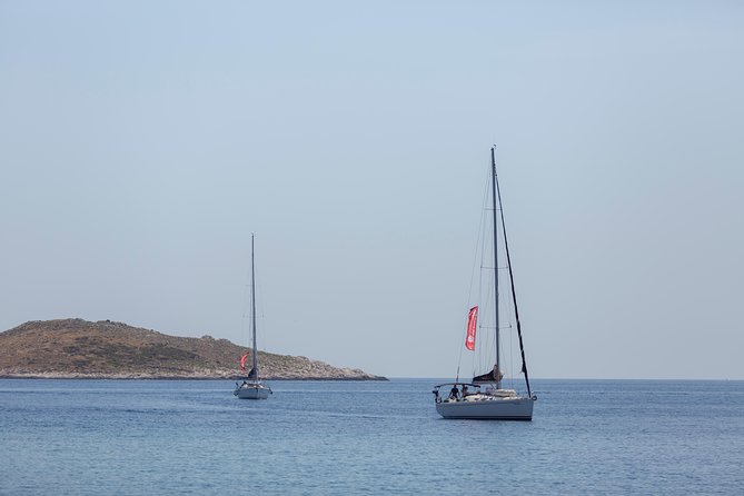 Hvar - Full Day Sail on a yacht - friendly skipper- small group - lunch optional - Lunch at Notos in Milna: optional, local, and timed for fun