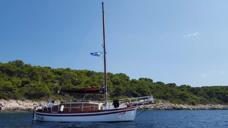 Hvar: Pakleni Islands Sailing Tour with Brunch - The Day’s Rhythm: Up to 8 Hours, Around Four Stops