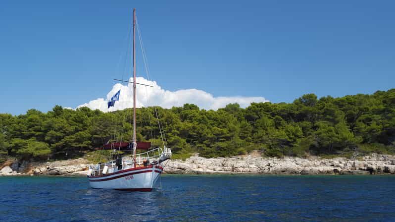 Hvar: Pakleni Islands Sailing Tour with Brunch - What You Eat: Homemade Focaccia Brunch With Wine and Fruit
