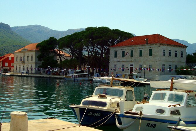Hvar Private Walking Tour With A Professional Guide - Getting Oriented in Hvar’s Old Town Fast