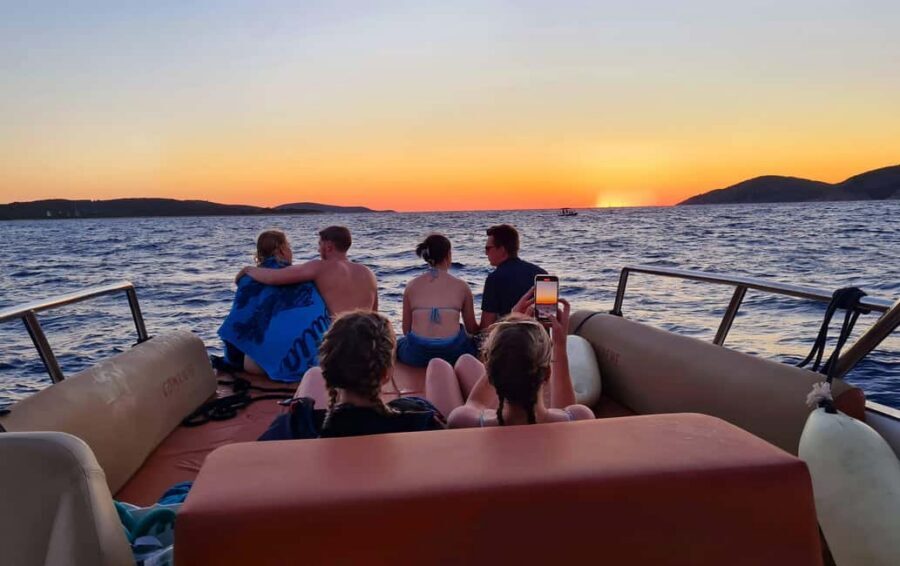 Hvar: Sunset and Pakleni Islands with a Speed Boat - Speed Boat Sunset: 90 Minutes That Hits the Right Notes