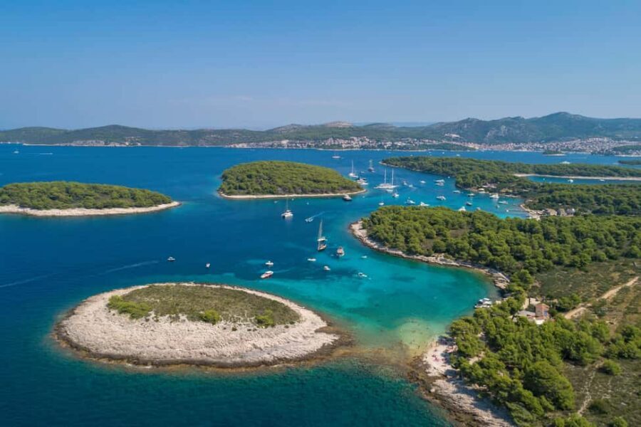 Hvar: Sunset and Pakleni Islands with a Speed Boat - Onboard Atmosphere: Guides, Drinks, and a Sea-Level View