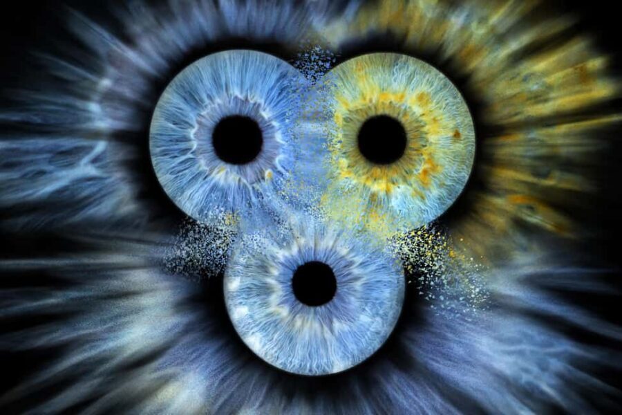 IRIS Photography (macro photo of your eye) - Where it happens: meeting point right in the center