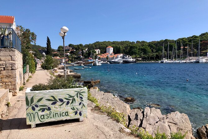 Island Tours - Stop 2 on Šolta (Solta): Maslinica + time for the Martinis-Marchi castle
