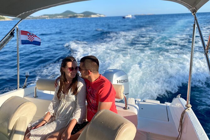 Islands & Caves Private Tour with pickup, drinks & fuel included - Sipan: Fishing Village Time or a Bay-Focused Restaurant Stop