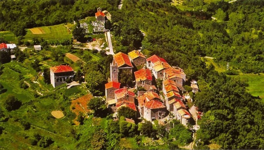 Istria Highlights Tour from Rijeka or Pula - Istria in miniature: Hum, Motovun, and Old Labin