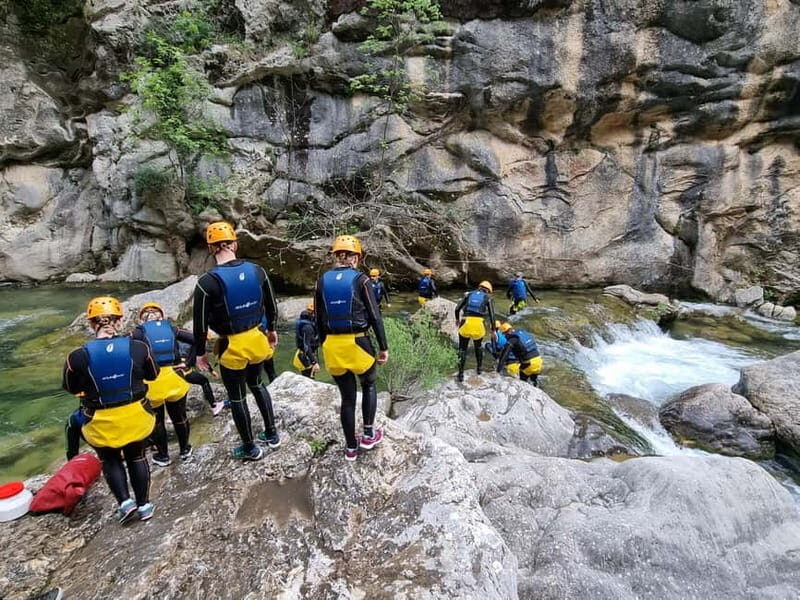 Iz Omisa: Extremni Canyoning na rijeci Cetini/ Free photos - Getting back and catching your breath near Kraljevac