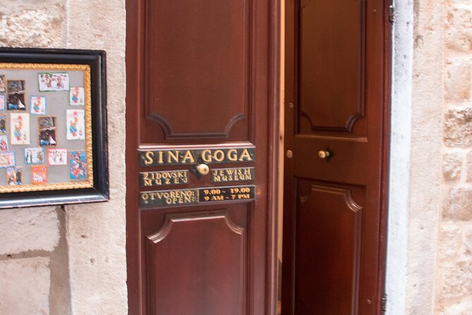 Jewish Heritage and Other Major Sights Walking Tour - The guide makes the difference: what you can expect in real terms