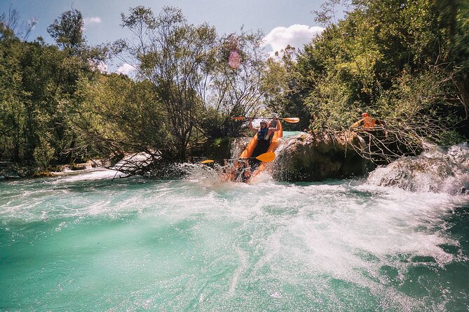 Kayaking Mrežnica river - Milkovića slap and the waterfall-jump moments you can opt into
