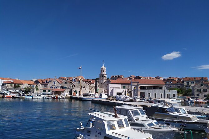 Kayaking to the island Prvić - Who this tour fits best