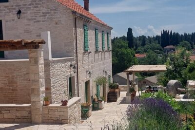 Korčula for Wine Lovers - Pošip and Grk Wines Private Tour - Meet Saša and the 3-hour private format from Korčula Town