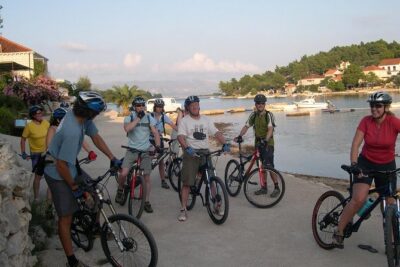 Korcula Island Mountain E Bike Private tour with lunch - Lumbarda Gravel Roads and Korčula Town Walls: Riding the E-Bike Properly