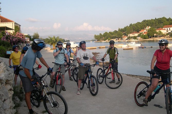 Korcula Island Mountain E Bike Private tour with lunch - Lumbarda Gravel Roads and Korčula Town Walls: Riding the E-Bike Properly