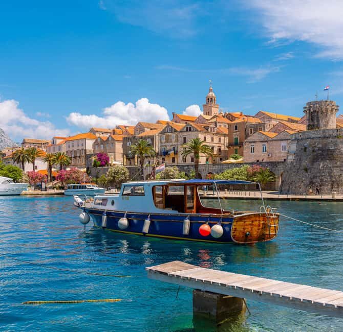 Korčula: Sail Away - tour with traditional craftmanship boat - Getting to the right spot: Shell Bay (Porto Uš) in Korčula Town