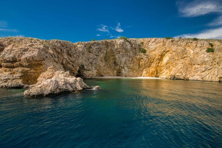 Krk: Golden Beach and Blue Cave Cruise with Welcome Drink - Setting sail from Krk: the part that starts fast
