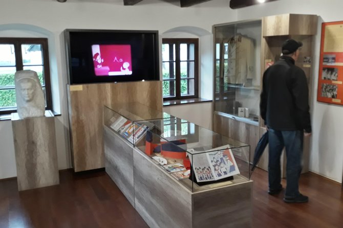 Kumrovec: Croatian Ethno Village & Josip Broz Tito's Birthplace - Food, cafés, and souvenirs: the easy way to end the visit