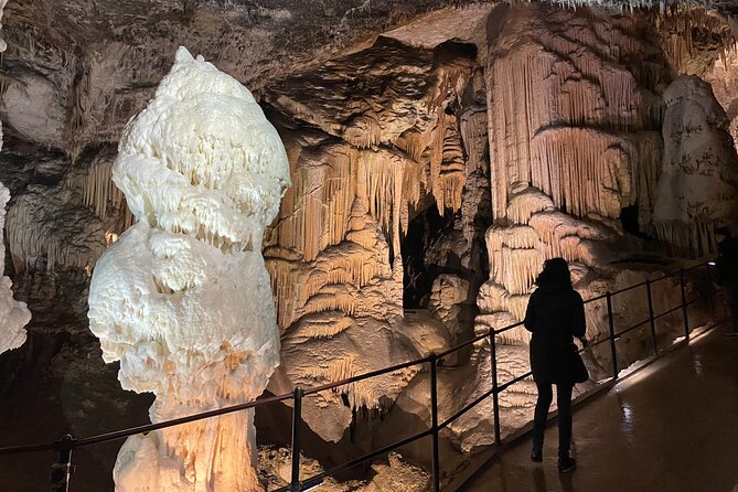 Ljubljana, Postojna Cave&Predjama Castle with Tickets from Zagreb - The guided cave tour: what to expect when it gets busy