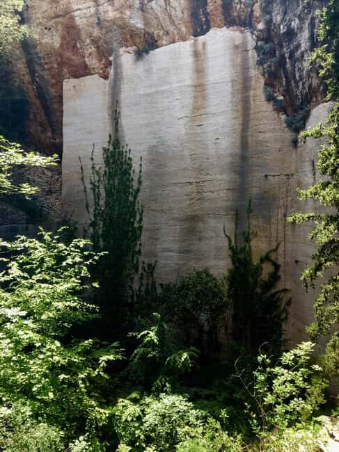 Lumbarda: Half-Day Kayaking and History with Wine delight - Stop 1: the old quarries around Lumbarda and Vrnik