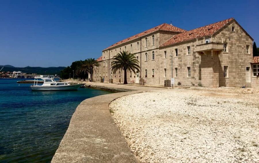 Lumbarda - Sunset Kayak Tour with a Picnic - Wine and Sweets - Should You Book This Sunset Kayak Tour With Wine and Picnic?