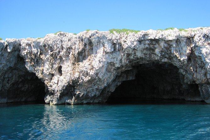Luxury Blue and Green Cave private tour - Stop 2: Stiniva Cove—free entry, famous beach time, and the beach bar break