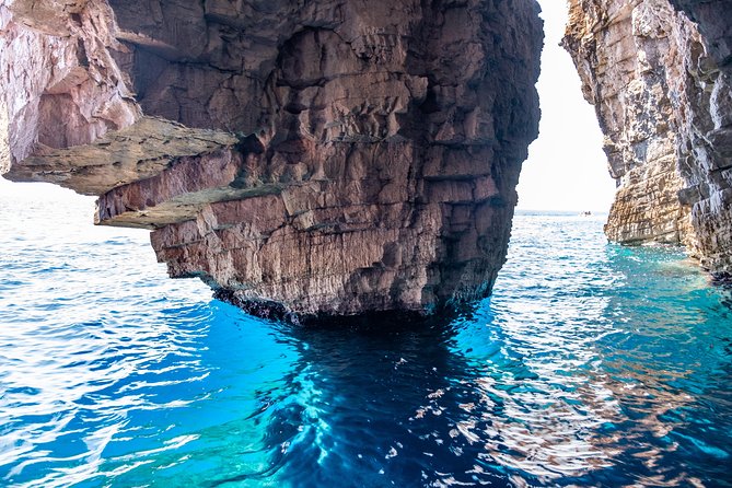 Luxury Blue Cave, Hvar and Vis Boat Tour from Split and Brac - Stop 3: Budikovac and the Blue Lagoon swimming window