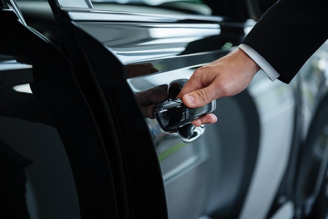 Luxury private transfer: Dubrovnik airport to Dubrovnik - Drop-off in Dubrovnik: door-to-door, with one old town caveat
