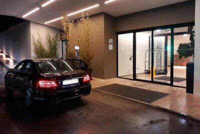 Luxury private transfer: Dubrovnik to Dubrovnik airport - Mercedes E-Class vs V-Class Van: Comfort for 1 to 7 People