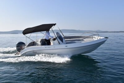 Magic Private Boat Tour from Split - Blue Lagoon and Krknjasi Bay: Swim Time With Snorkels Included