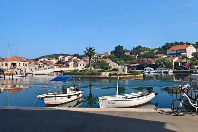 Makarska: 3-Island Golden Horn and Blue Lagoon Speedboat Tour - Stop 2: Zlatni Rat Beach on Brač (Golden Horn’s Changing Tip)
