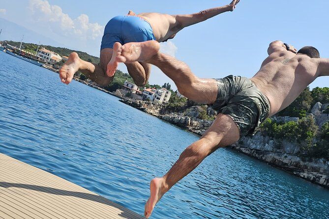 Makarska: 4 Island Luxory Boat Tour - Town Hvar & Pakleni islands - Nugal Beach Photo Stop: The 10-Minute Adriatic Postcard