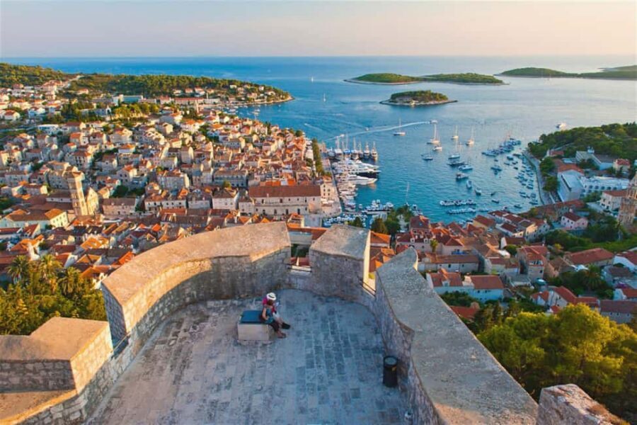 Makarska: 5-Islands Tour, Blue Cave, Vis, Hvar & Brač - Vis Island: Komiža Coffee Time and Stiniva’s Cliff Views