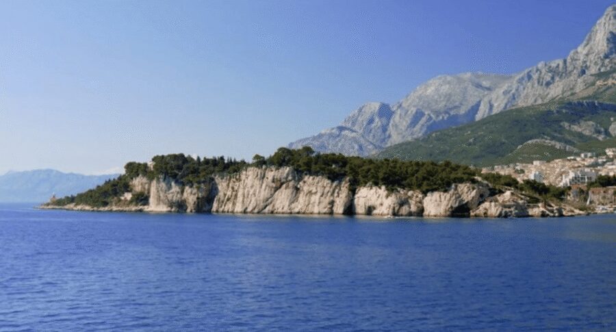 Makarska: Sea kayaking & snorkeling adventure - MPL Nautika - What to pack for a wet, sunny, pebble-coast morning