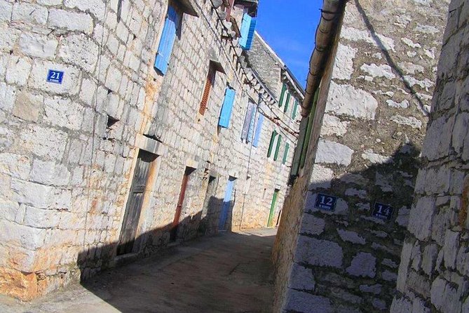 Olive Oil Tour of Solta Island with Lunch - Maslinica Free Time: Sea Views, Walks, and a Coffee Pause