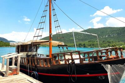 Oyster farm experience / Private day trip from Dubrovnik - Mali Ston Bay oyster tasting: the working-farm part