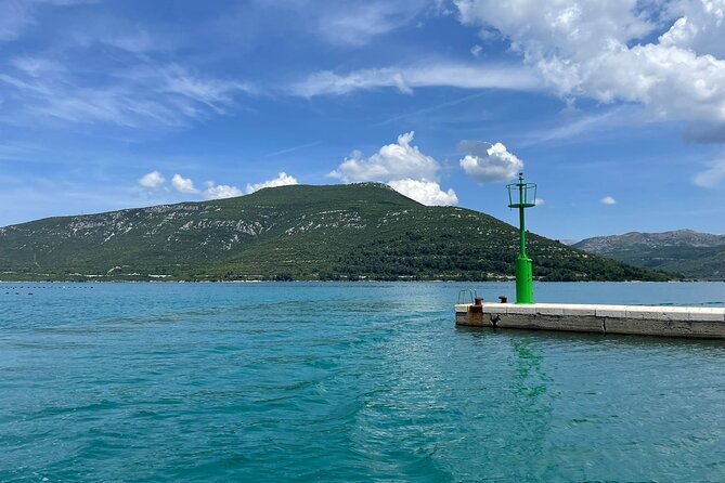 Oysters and mussels tasting with wine in Ston and Pelješac - Ston City Walls: a quick break that sets the scene
