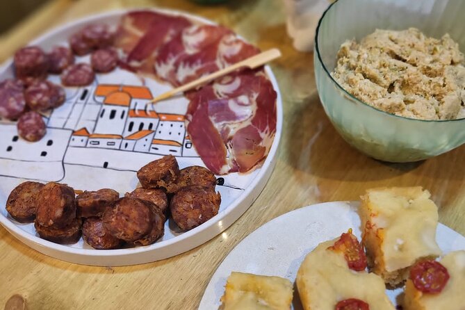 Paint,Sip&Savor Local Flavor:Discover Dubrovnik Like Never Before - Browsing handmade souvenirs in the studio shop