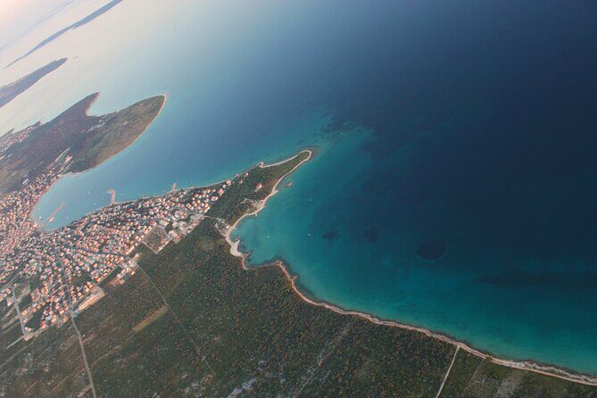 Panoramic Flight over the city of Rijeka - The airplane factor: Cessna 172 and close-up views