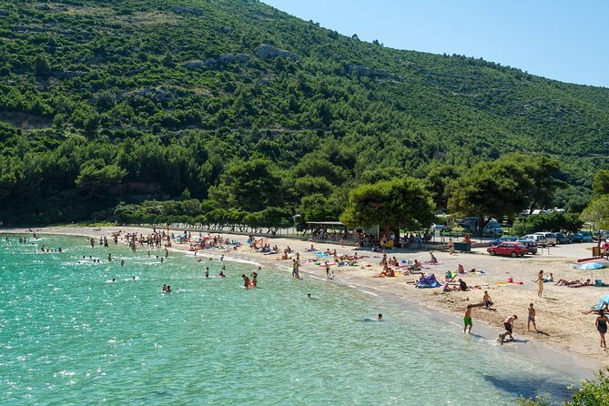 Pelješac Wine, Beach and Lunch - Relaxing Tour from Dubrovnik - Dingač Tunnel and steep hillside vineyards: the scenery you can actually connect