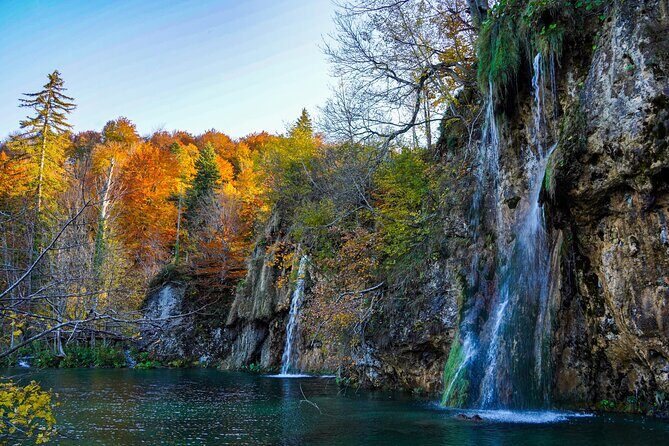 Plitvice Lakes 3,5h tour with panoramic boat ride - Electric Train Ride: The Smart Shortcut That Keeps the Day Fun