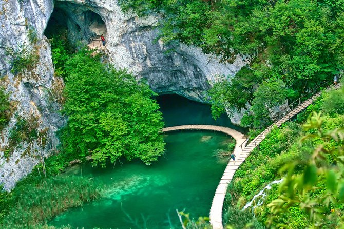 Plitvice Lakes Guided tour with Entrance ticket included - Inside Plitvice: how the included rides shape your 4-hour plan